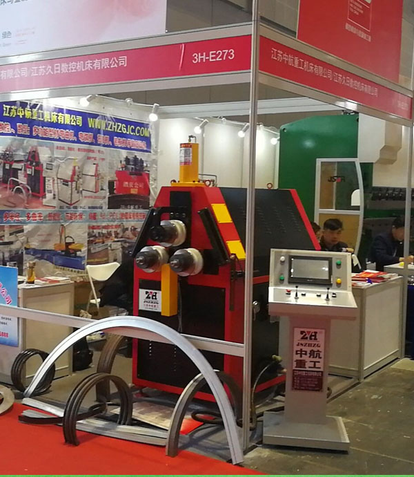 ����չ��